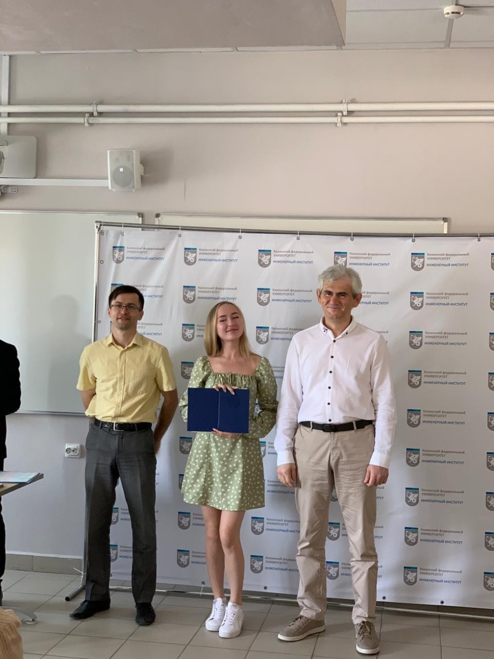 Торжественное вручение дипломов выпускникам Инженерного института Торжественное вручение дипломов выпускникам Инженерного института