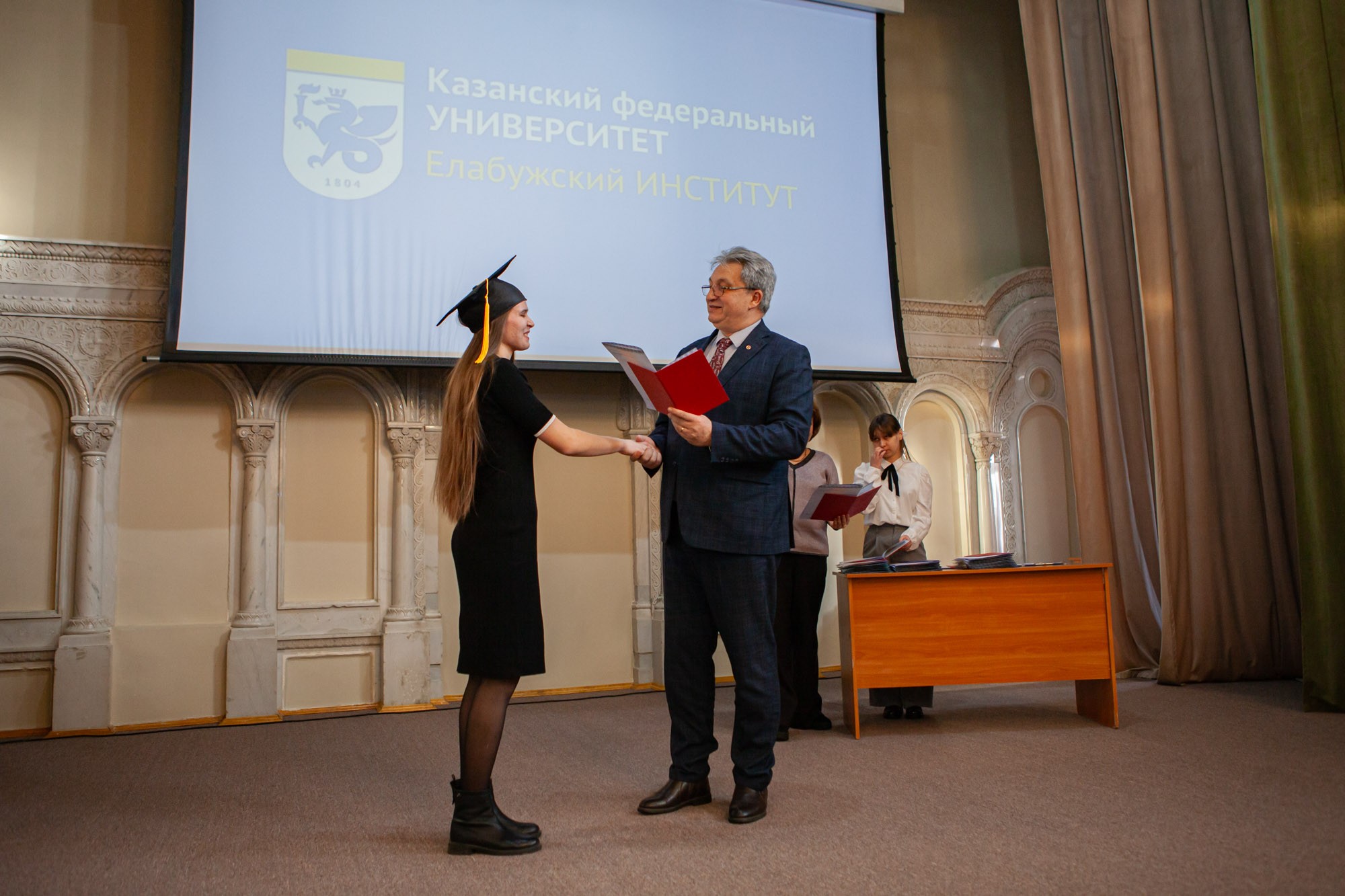 В Елабужском институте КФУ прошло торжественное вручение дипломов выпускникам магистратуры В Елабужском институте КФУ прошло торжественное вручение дипломов выпускникам магистратуры