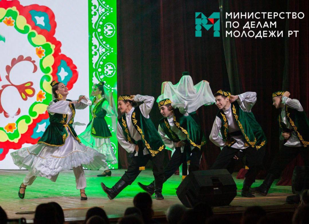 День народного единства ? это не просто дата в календаре, это символ сплоченности и взаимопонимания между различными народами, населяющими нашу страну. День народного единства ? это не просто дата в календаре, это символ сплоченности и взаимопонимания между различными народами, населяющими нашу страну.