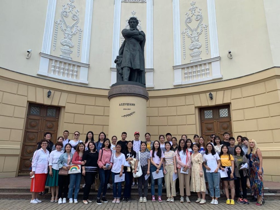 Стажеры из Сианьского нефтяного университета получили сертификаты Стажеры из Сианьского нефтяного университета получили сертификаты