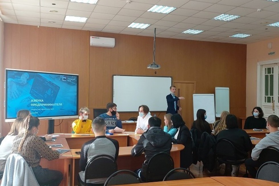 Студенты познают 'Азбуку предпринимателя' Студенты познают 'Азбуку предпринимателя'