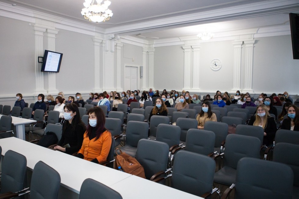 В Елабужском институте начала работу Международная научно-практическая конференция 'Литературная педагогика и ее роль в развитии эмоциональной грамотности' В Елабужском институте начала работу Международная научно-практическая конференция 'Литературная педагогика и ее роль в развитии эмоциональной грамотности'