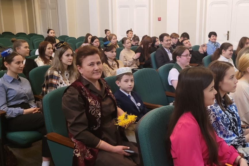 В Елабужском институте отпраздновали День Родного языка и День рождения Габдуллы Тукая В Елабужском институте отпраздновали День Родного языка и День рождения Габдуллы Тукая