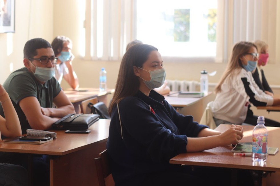 Студенты Елабужского института КФУ встретились с профессором КФУ Студенты Елабужского института КФУ встретились с профессором КФУ