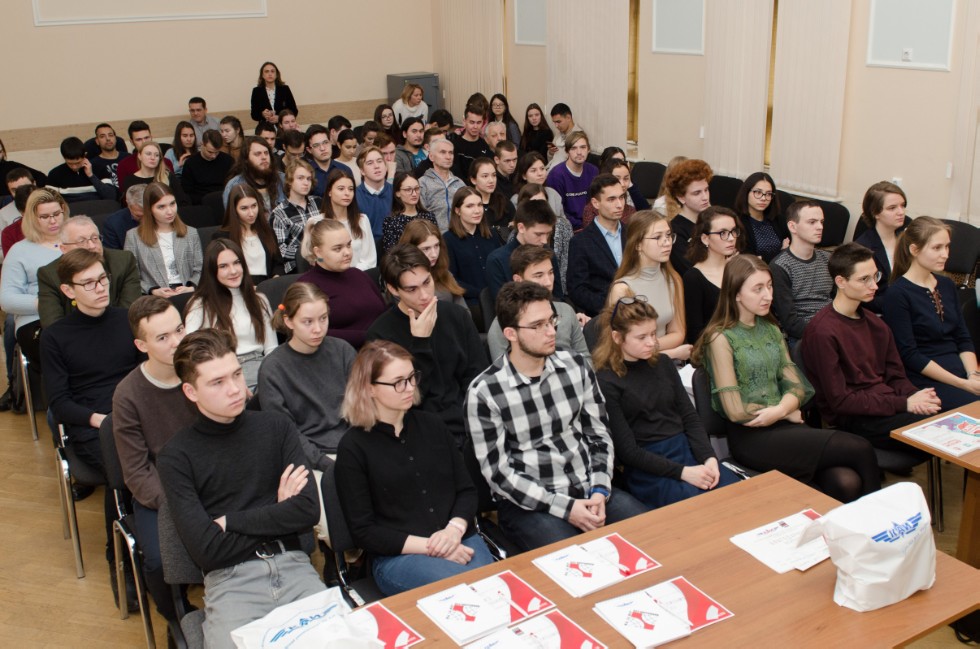 Студенты обучающие на специальности Студенты обучающие на специальности