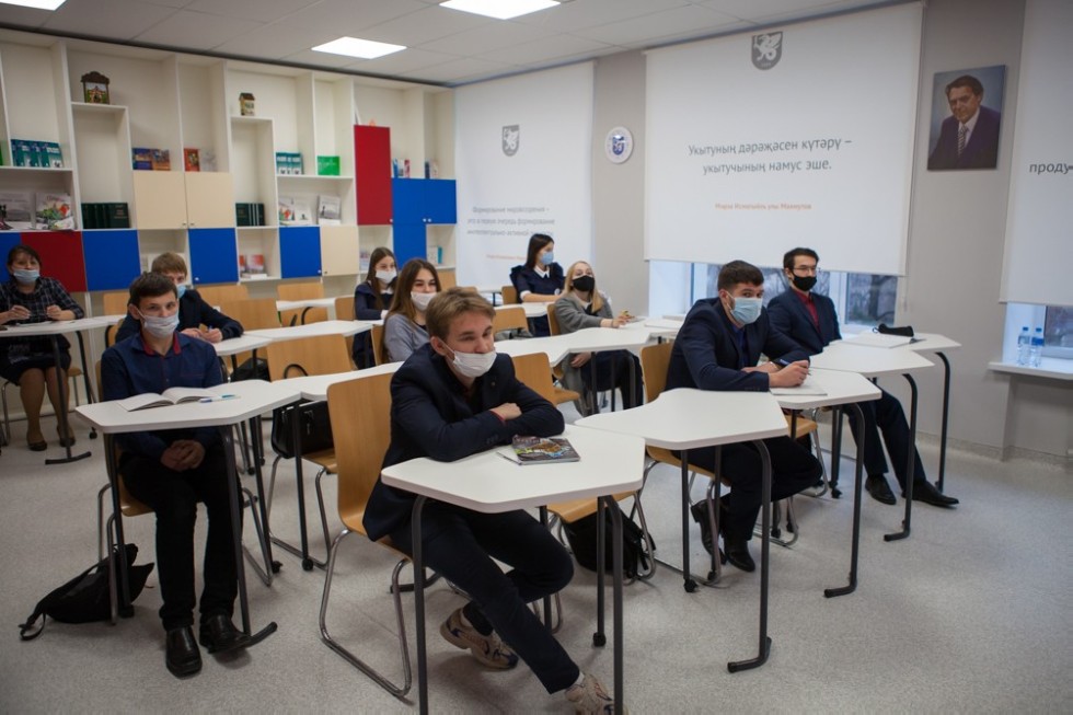 Екатерина Турилова прочла лекцию по теории вероятности для 'Университетской' школы Екатерина Турилова прочла лекцию по теории вероятности для 'Университетской' школы