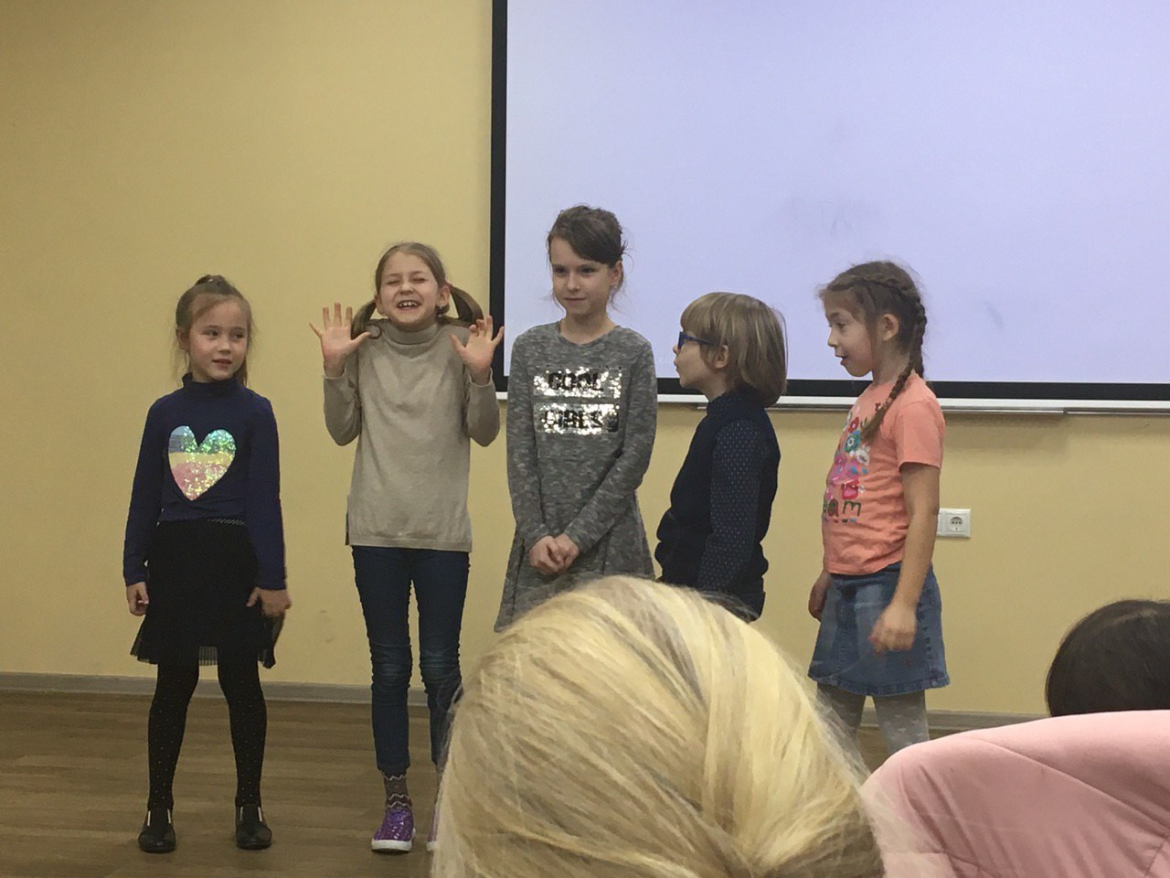 Занятие по актерскому мастерству в детском театре 'Радуга' Занятие по актерскому мастерству в детском театре 'Радуга'