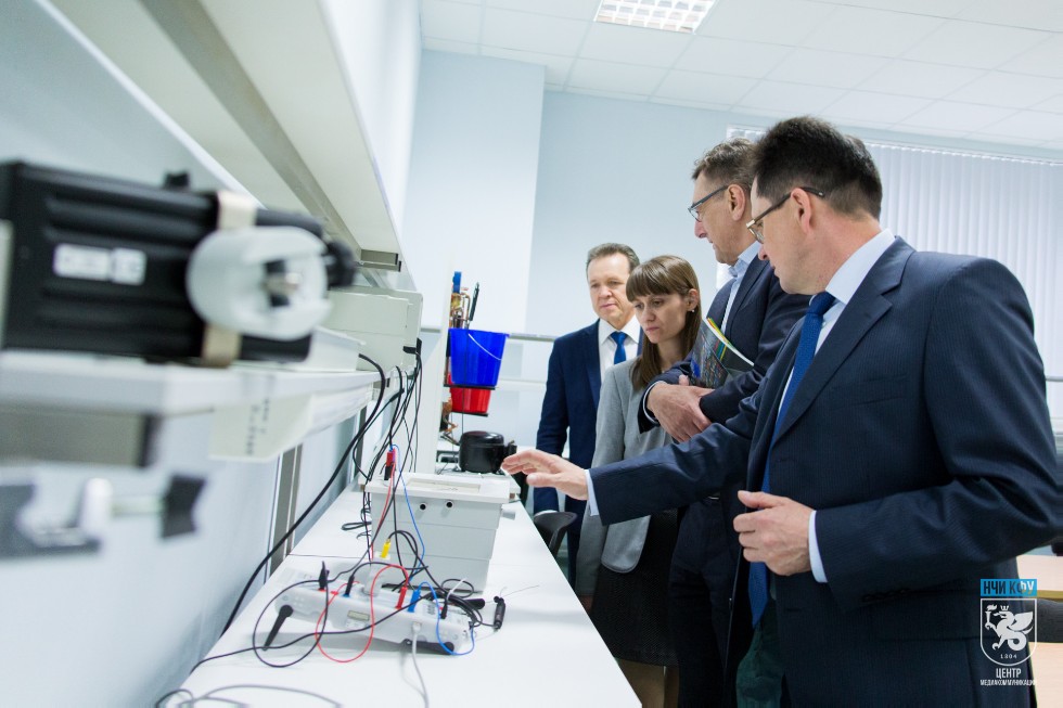 Усиливается взаимодействие между предприятиями и Набережночелнинским институтом КФУ Усиливается взаимодействие между предприятиями и Набережночелнинским институтом КФУ