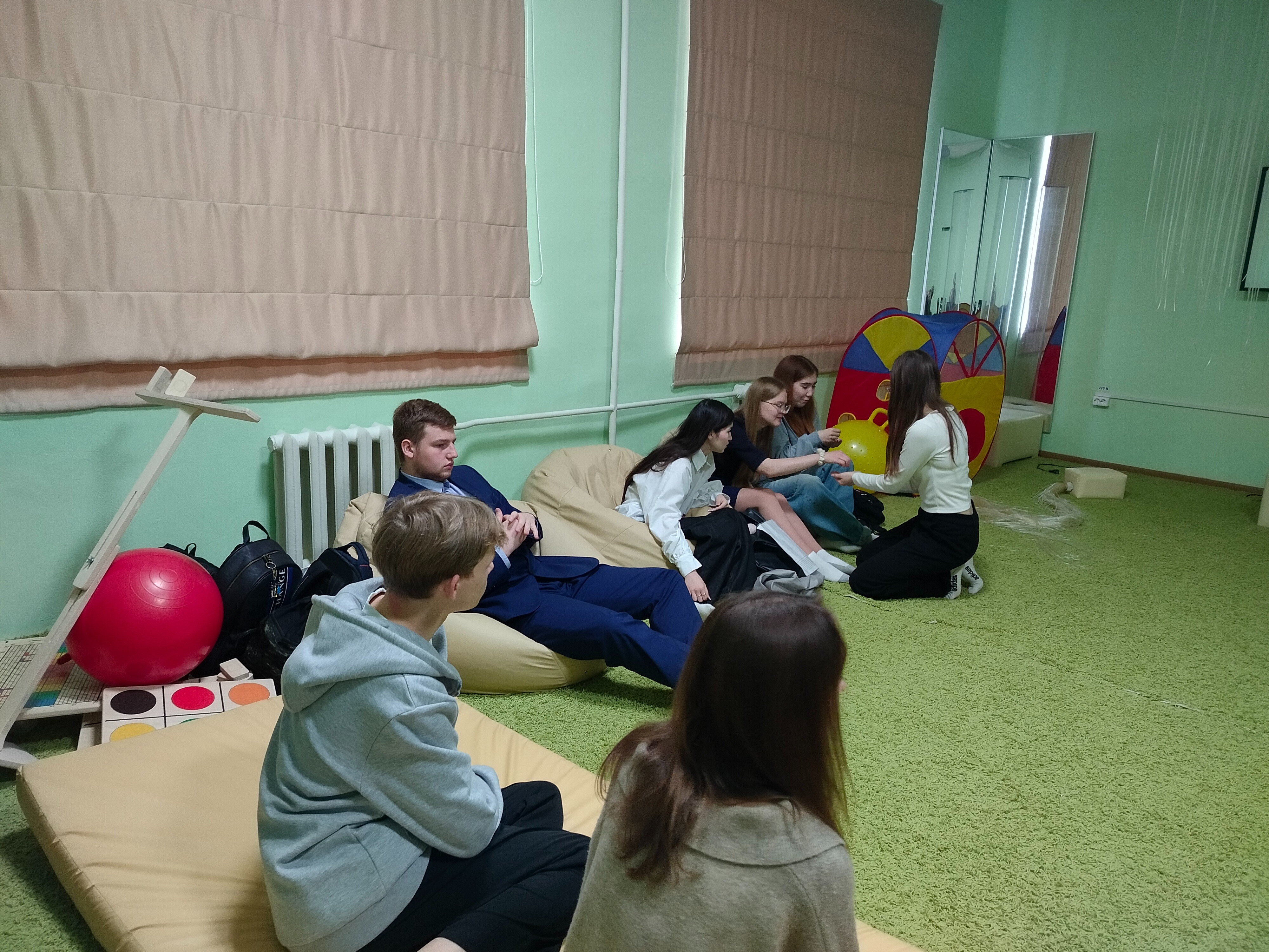 Студенты провели занятие по профилактике эмоционального выгорания Студенты провели занятие по профилактике эмоционального выгорания