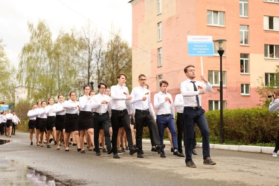 'Поклонимся великим тем годам': День Победы встретили в Елабужском институте КФУ 'Поклонимся великим тем годам': День Победы встретили в Елабужском институте КФУ