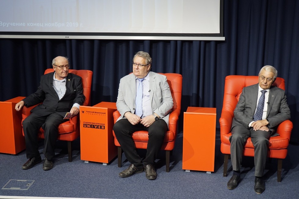 2019 Lobachevsky Medal and Prize goes to Daniel T. Wise 2019 Lobachevsky Medal and Prize goes to Daniel T. Wise