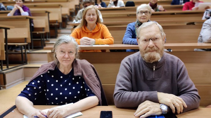 Студенты серебряного возраста изучают восточную генеалогию Студенты серебряного возраста изучают восточную генеалогию