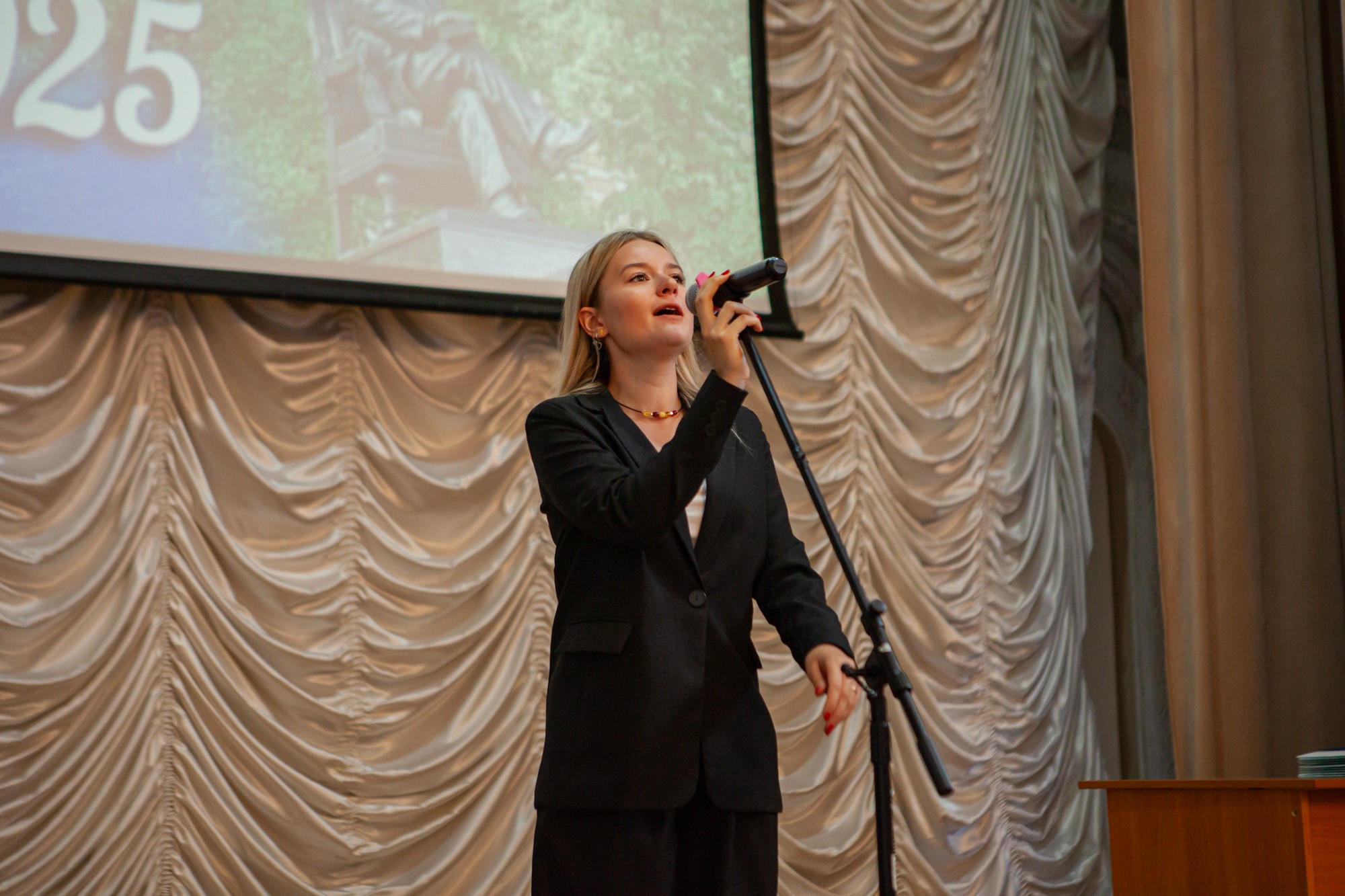 Состоялось вручение дипломов выпускникам Елабужского института КФУ Состоялось вручение дипломов выпускникам Елабужского института КФУ