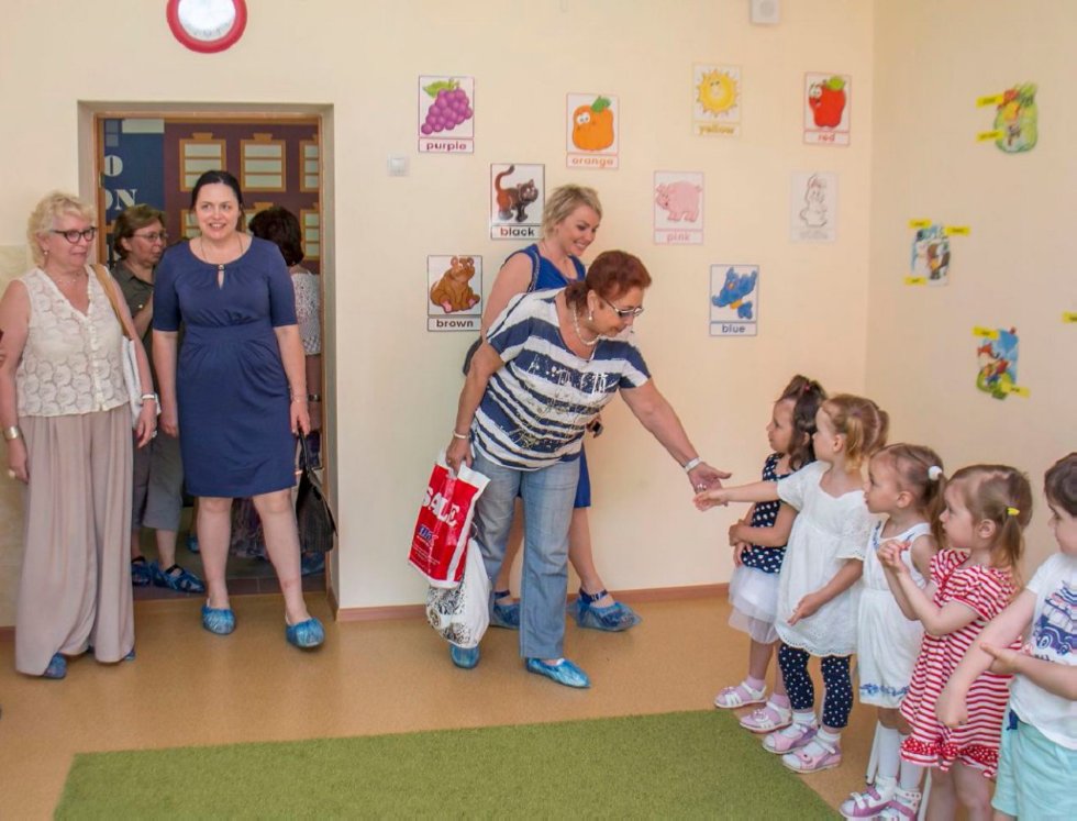 Здесь приобретают знания дети 21 века Здесь приобретают знания дети 21 века