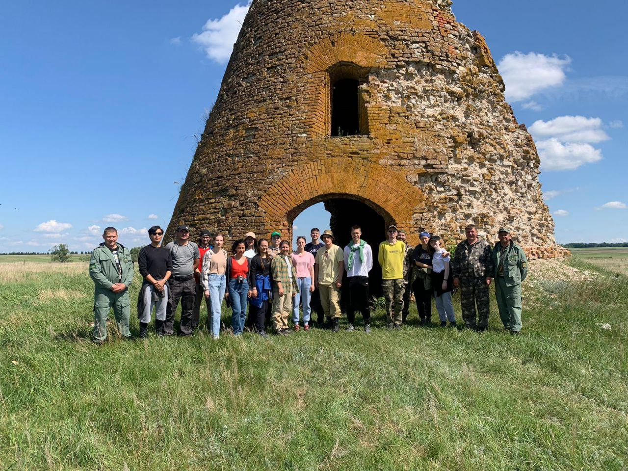 Два незабываемых дня в центре Татарстана. 30 км пешего маршрута. 16 участников из России, Алжира и Индонезии. Два незабываемых дня в центре Татарстана. 30 км пешего маршрута. 16 участников из России, Алжира и Индонезии.