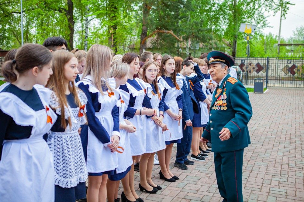 Обучающиеся 'Университетской' школы Елабужского института КФУ совместно с ветеранами посадили деревья в честь Годовщины Победы Обучающиеся 'Университетской' школы Елабужского института КФУ совместно с ветеранами посадили деревья в честь Годовщины Победы