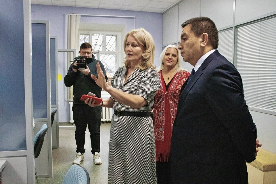 В Елабужском институте КФУ с рабочим визитом побывал Консул Республики Узбекистан в городе Казани В Елабужском институте КФУ с рабочим визитом побывал Консул Республики Узбекистан в городе Казани