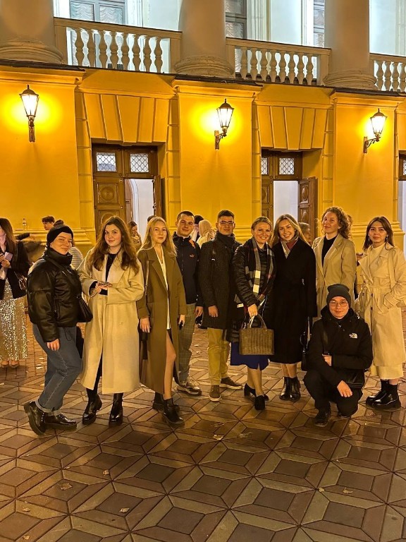 Студенты кафедры учёта, анализа и аудита успевают не только учиться, но и находить время на культурное обогащение Студенты кафедры учёта, анализа и аудита успевают не только учиться, но и находить время на культурное обогащение