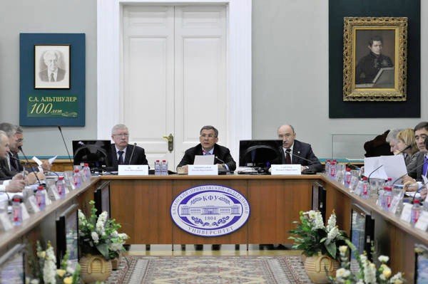 ����������