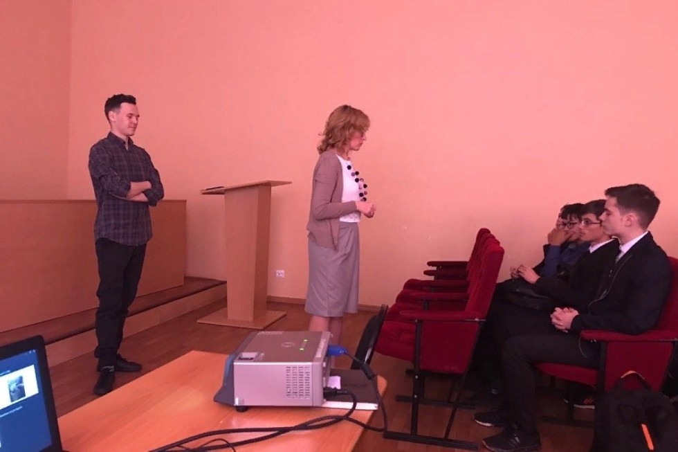 Студенты Елабужского института КФУ представили проект 'Интересная наука - в школу' Студенты Елабужского института КФУ представили проект 'Интересная наука - в школу'