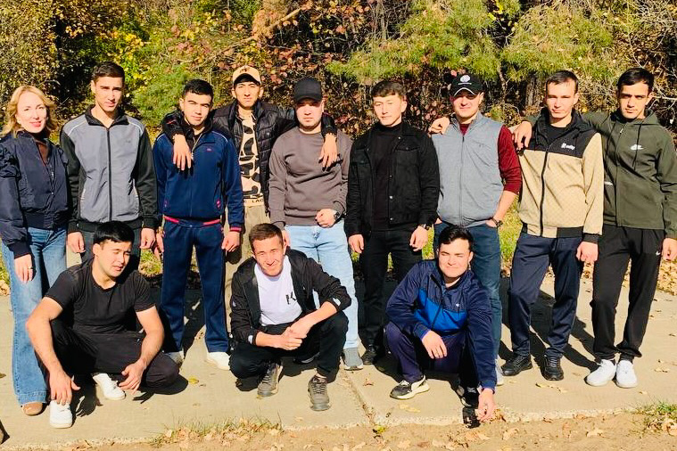 Студенты Елабужского института КФУ очистили территорию 'Буревестника' Студенты Елабужского института КФУ очистили территорию 'Буревестника'