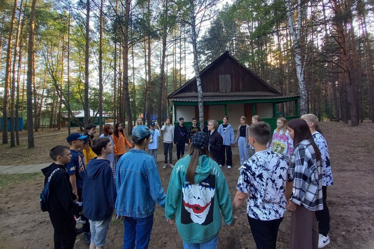 Проект проходил в СОЛ 'Буревестник' и объединил более 90 школьников со всей Республики Проект проходил в СОЛ 'Буревестник' и объединил более 90 школьников со всей Республики