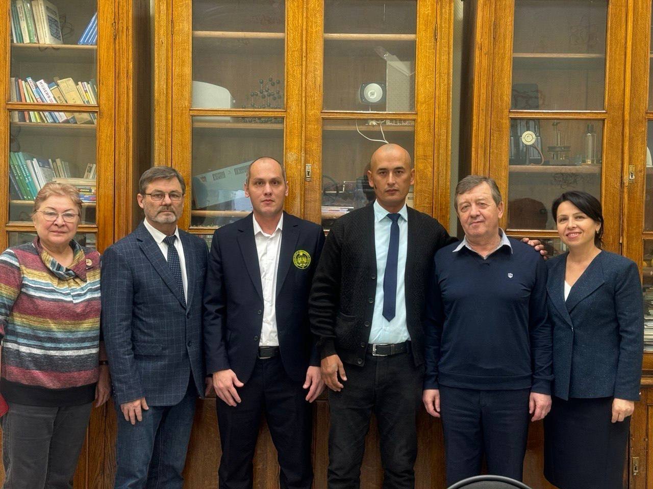 14-15 ноября на кафедре физики прошли совместные с представителем Гулистанского педагогического института ? преподавателем физики Раимовым Холбеком Кадировичем. 14-15 ноября на кафедре физики прошли совместные с представителем Гулистанского педагогического института ? преподавателем физики Раимовым Холбеком Кадировичем.