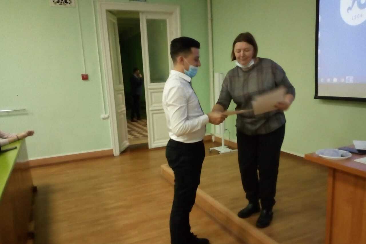 Студенты и преподаватели представили свой взгляд на решение актуальных экономических проблем Студенты и преподаватели представили свой взгляд на решение актуальных экономических проблем