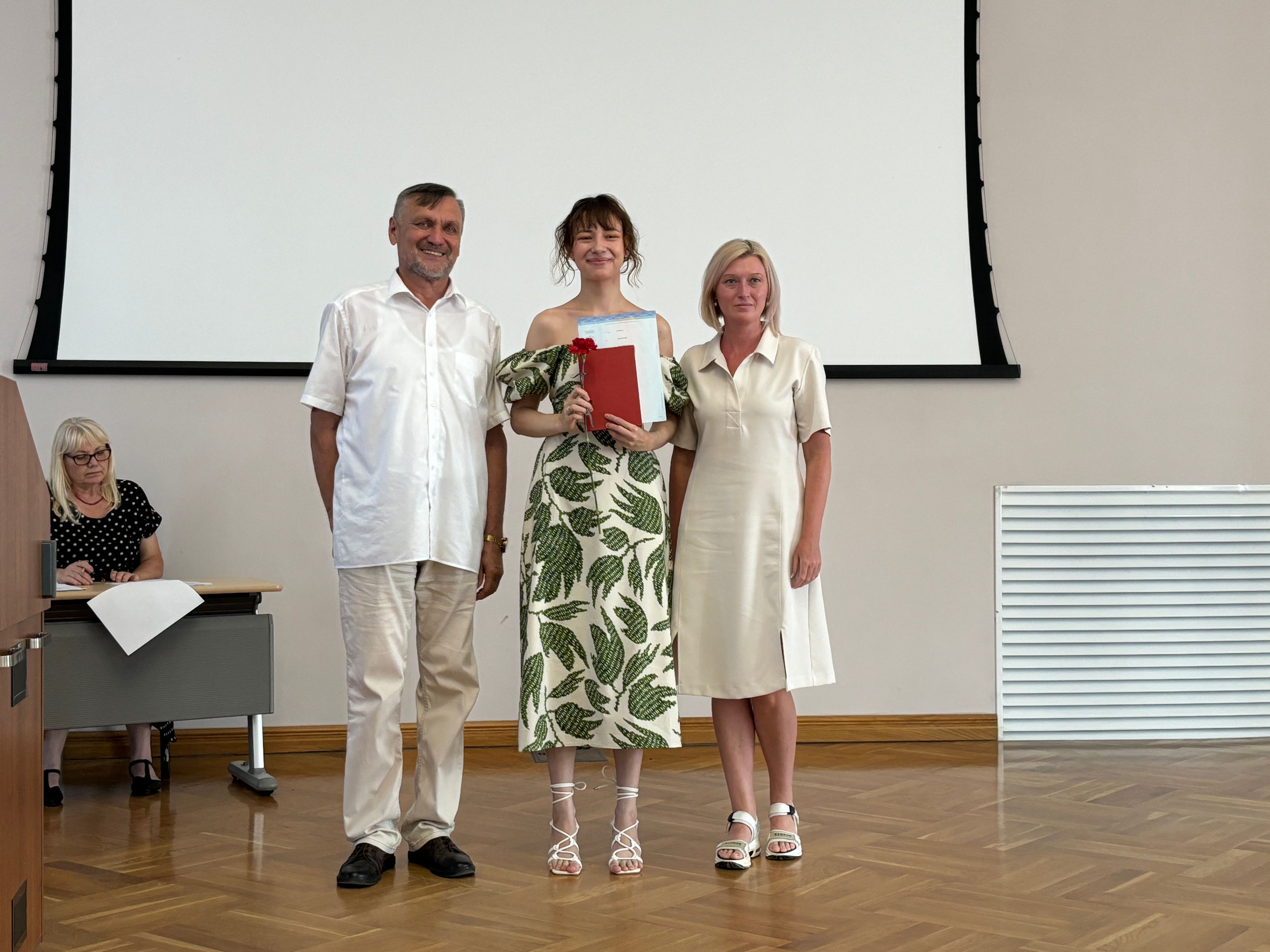 Состоялось вручение дипломов выпускникам магистратуры по программе Состоялось вручение дипломов выпускникам магистратуры по программе