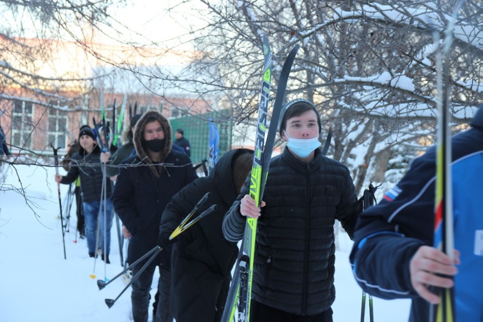 В Елабужском институте состоялось Первенство по лыжным гонкам среди студентов на призы Деда Мороза ,Елабужский институт КФУ