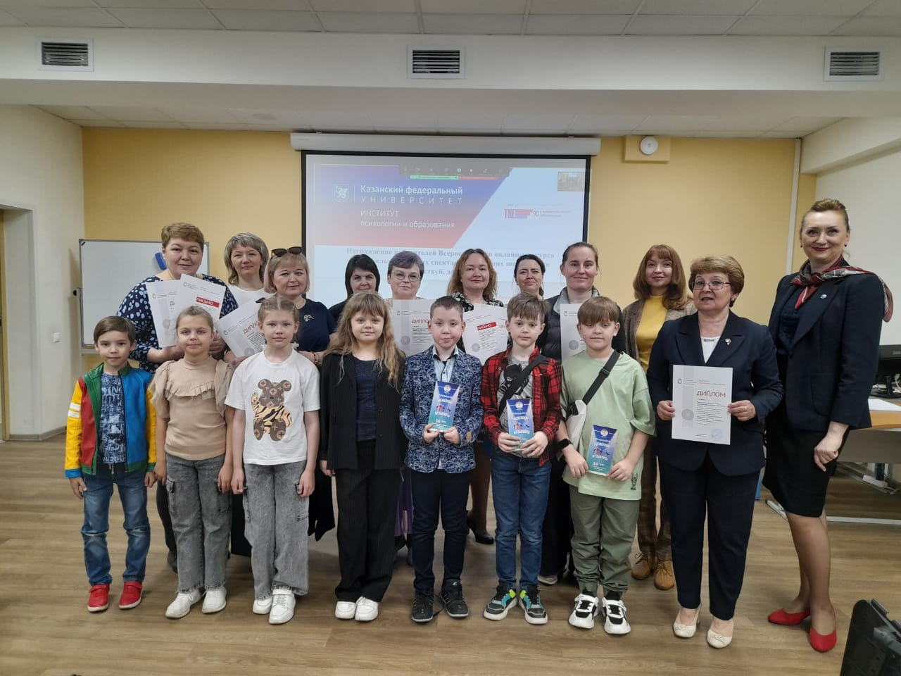 Всероссийский онлайн-конкурс видеофильмов детских спектаклей младших школьников 'Здравствуй,детский театр' завершился! Всероссийский онлайн-конкурс видеофильмов детских спектаклей младших школьников 'Здравствуй,детский театр' завершился!