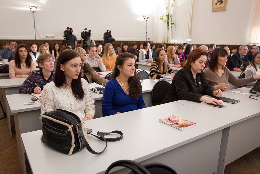 Emmy Prize Winner, Canadian Producer Paul Saltzman, Is a Guest of KFU