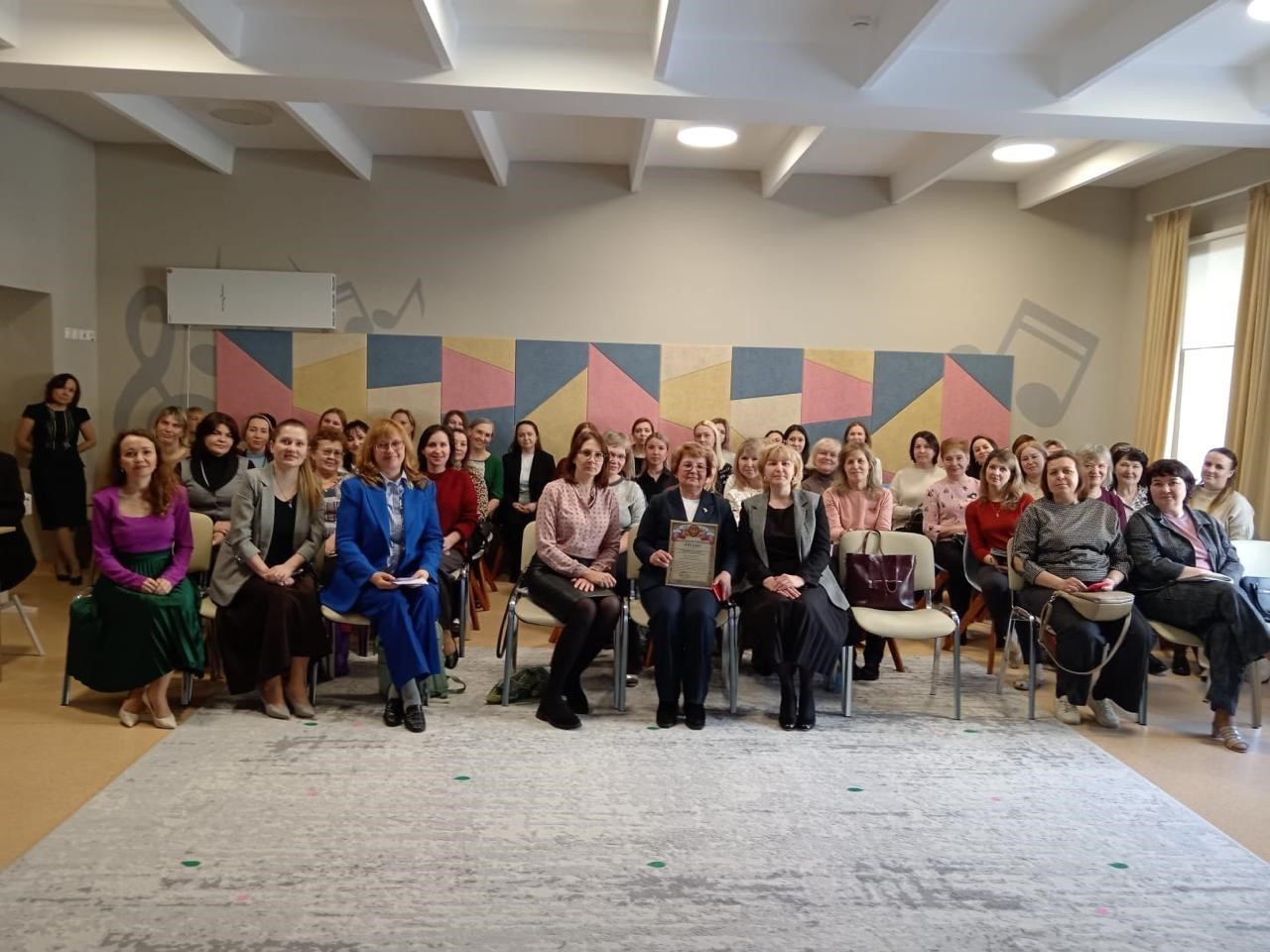 Доцент Института психологии и образования выступила на городском семинаре старших воспитателей ДОУ Доцент Института психологии и образования выступила на городском семинаре старших воспитателей ДОУ