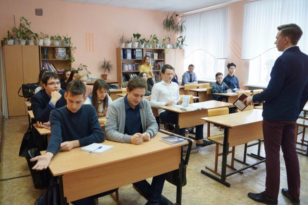 Студенты Юридической клиники КФУ рассказали школьникам об основах гражданского права Студенты Юридической клиники КФУ рассказали школьникам об основах гражданского права