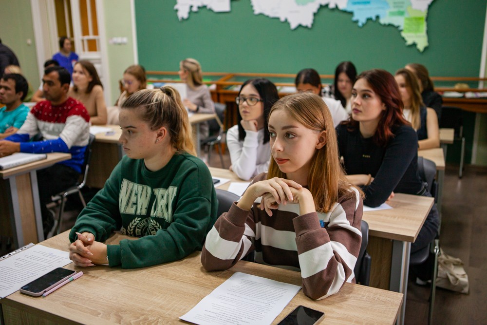 Круглый стол по проблемам региональной экономики прошел в Елабужском институте КФУ Круглый стол по проблемам региональной экономики прошел в Елабужском институте КФУ