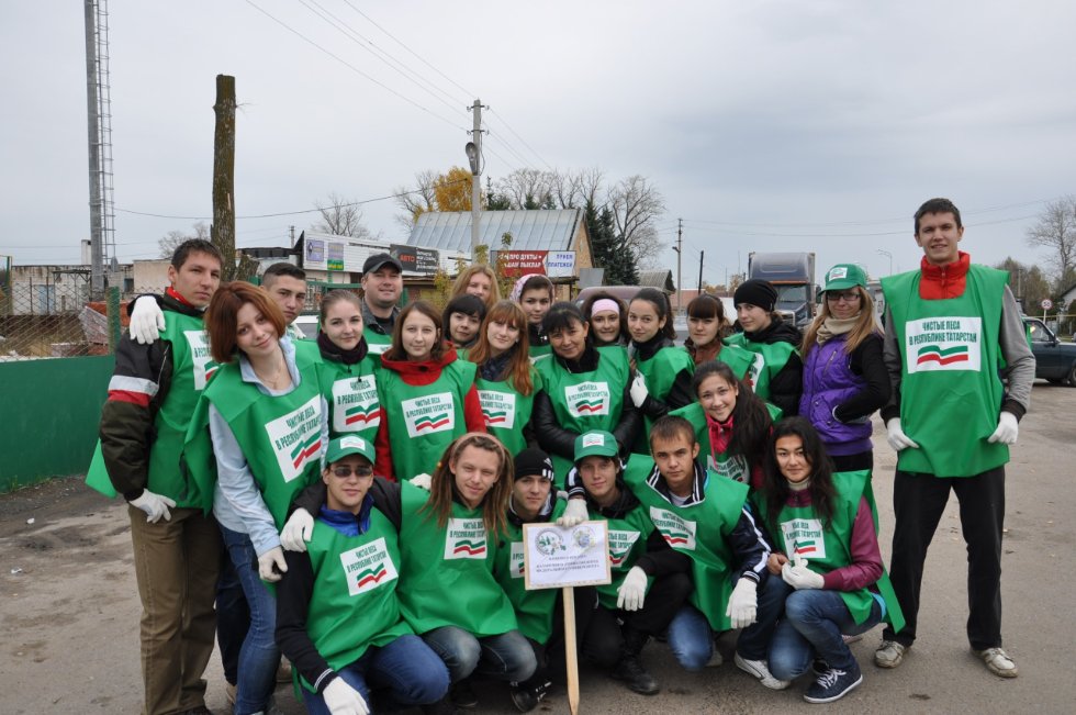Активисты Студенческих трудовых отрядов КФУ посадили саженцы ели Активисты Студенческих трудовых отрядов КФУ посадили саженцы ели