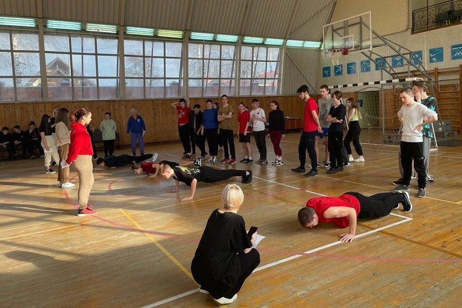 'Веселые старты' среди школьников из Лисичанска 'Веселые старты' среди школьников из Лисичанска