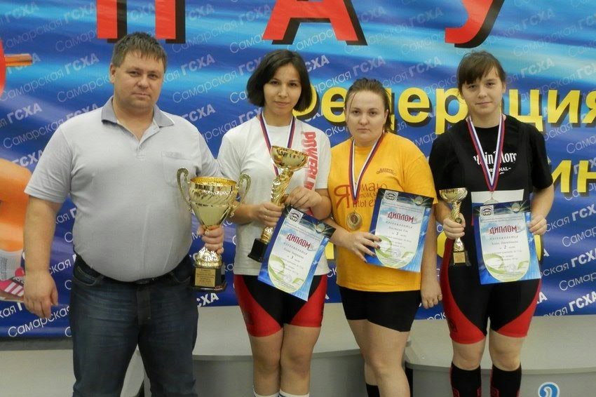 На счету спортсменок Елабужского института КФУ 10 завоеванных кубков На счету спортсменок Елабужского института КФУ 10 завоеванных кубков