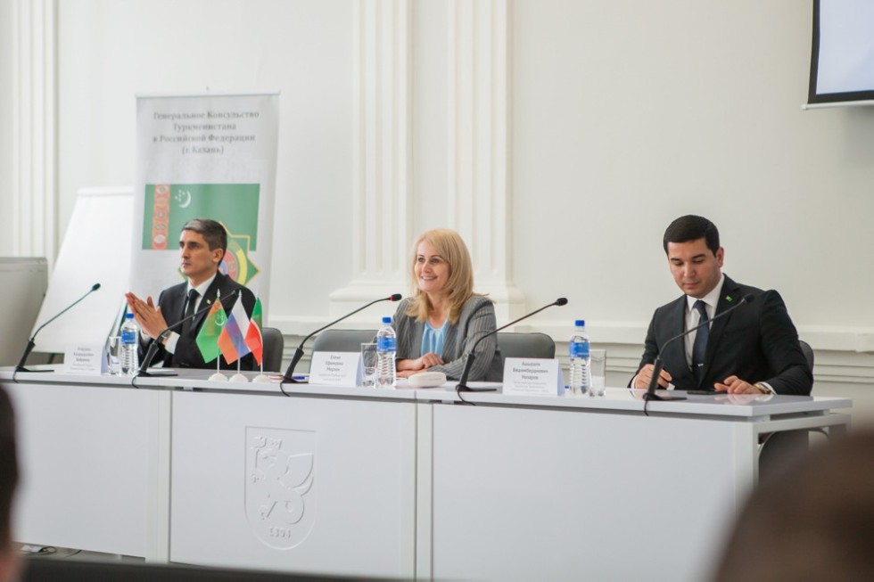 В Елабужский институт КФУ прибыл Генеральный консул Туркменистана в Казани В Елабужский институт КФУ прибыл Генеральный консул Туркменистана в Казани