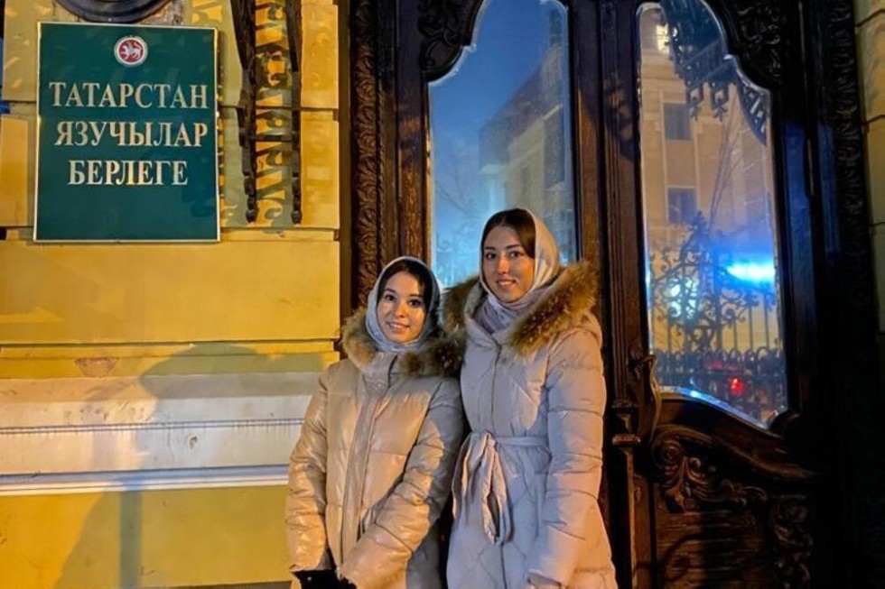 Студенты и преподаватели Елабужского института КФУ приняли участие в заседании Союза писателей РТ Студенты и преподаватели Елабужского института КФУ приняли участие в заседании Союза писателей РТ