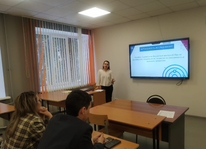 Преподаватели кафедры физики ЕИ КФУ приняли участие в работе V Международной научно-практической конференции, посвященной памяти академика РАН К.А. Валиева. Преподаватели кафедры физики ЕИ КФУ приняли участие в работе V Международной научно-практической конференции, посвященной памяти академика РАН К.А. Валиева.