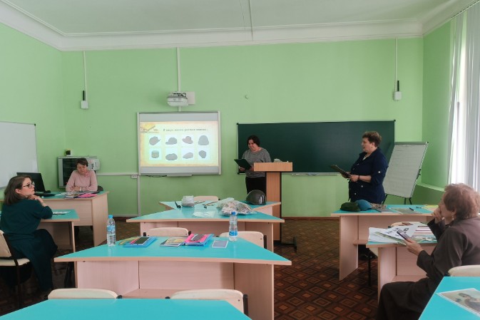 В Елабужском институте КФУ обсудили актуальные вопросы преподавания истории и обществознания В Елабужском институте КФУ обсудили актуальные вопросы преподавания истории и обществознания