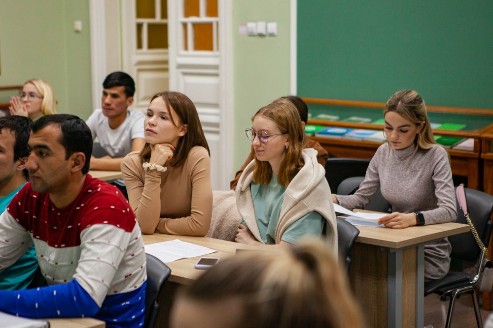 Круглый стол по проблемам региональной экономики прошел в Елабужском институте КФУ Круглый стол по проблемам региональной экономики прошел в Елабужском институте КФУ