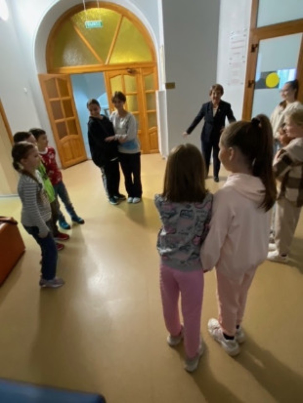 Юные актеры начинают свой первый сезон в детском театре 'Радуга'
