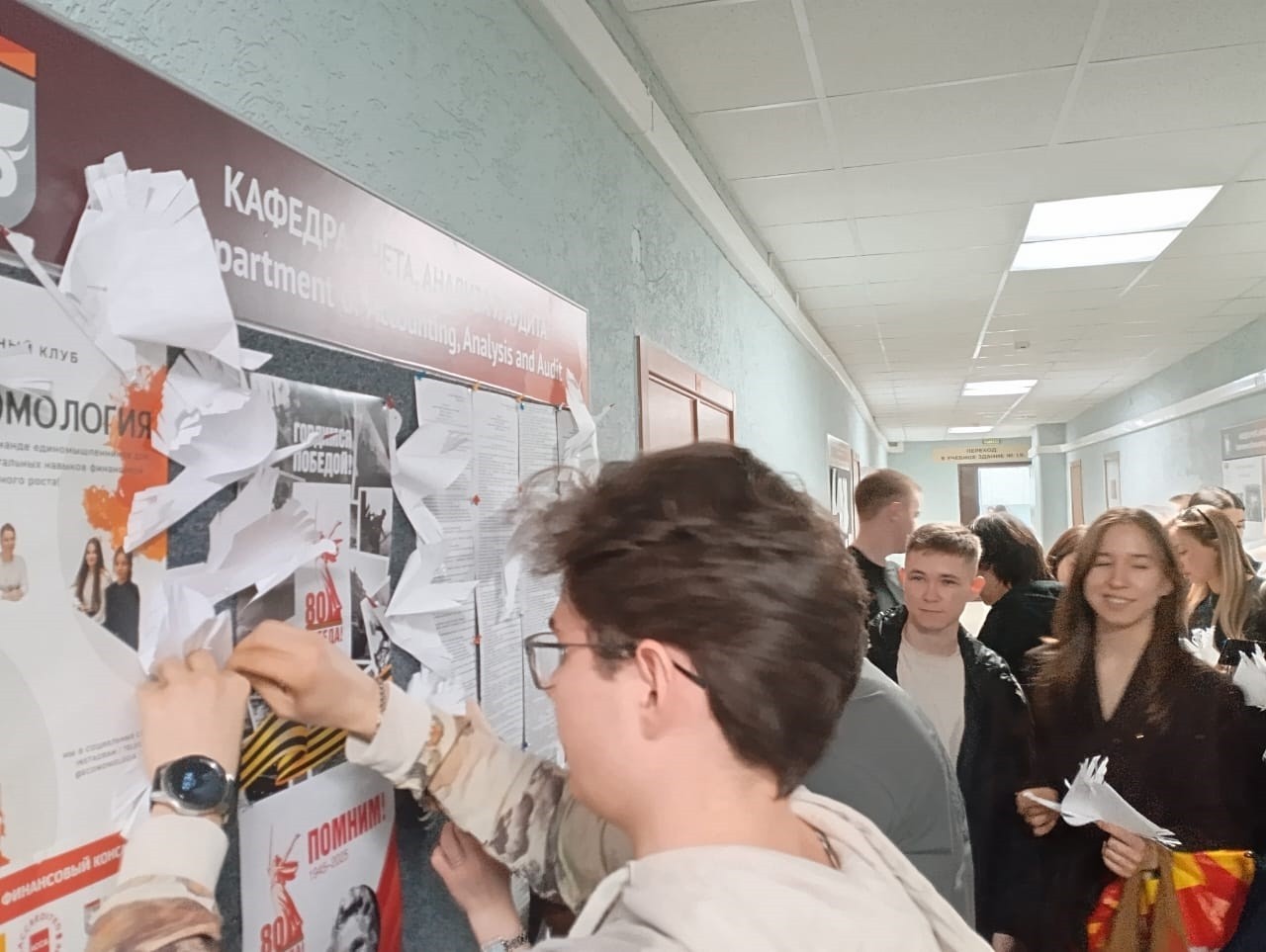 ��������� ������ ���� ����� �����������, ����������� ��������������� ������� �����, ������� � ������ � ����� 80-� ��������� ������ � ������� ������������� ����� 1941-1945 �����