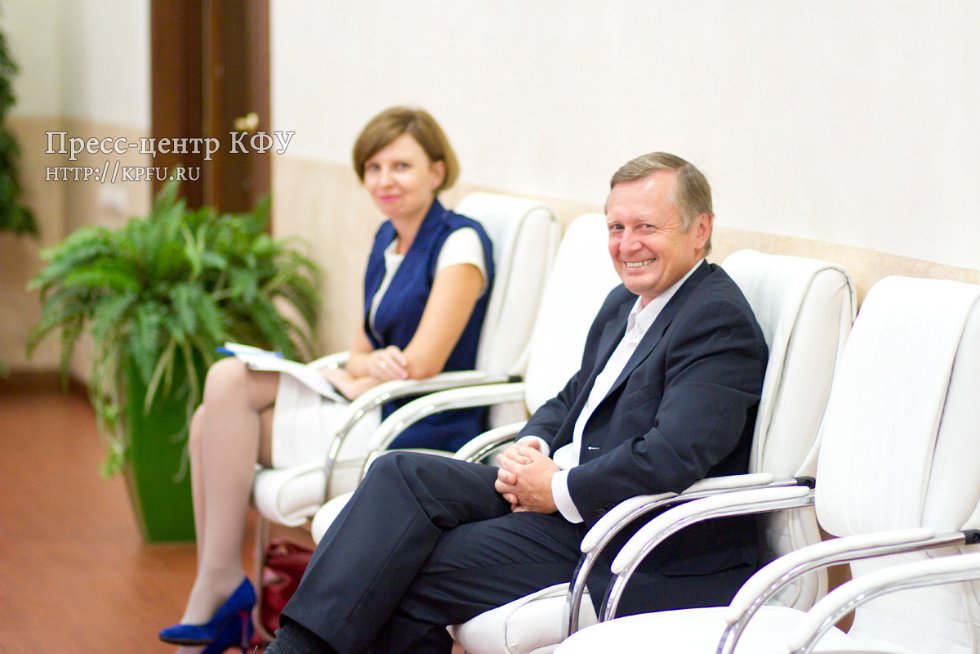 Александр Повалко ознакомился с ходом подготовки дорожной карты повышения конкурентоспособности КФУ Александр Повалко ознакомился с ходом подготовки дорожной карты повышения конкурентоспособности КФУ