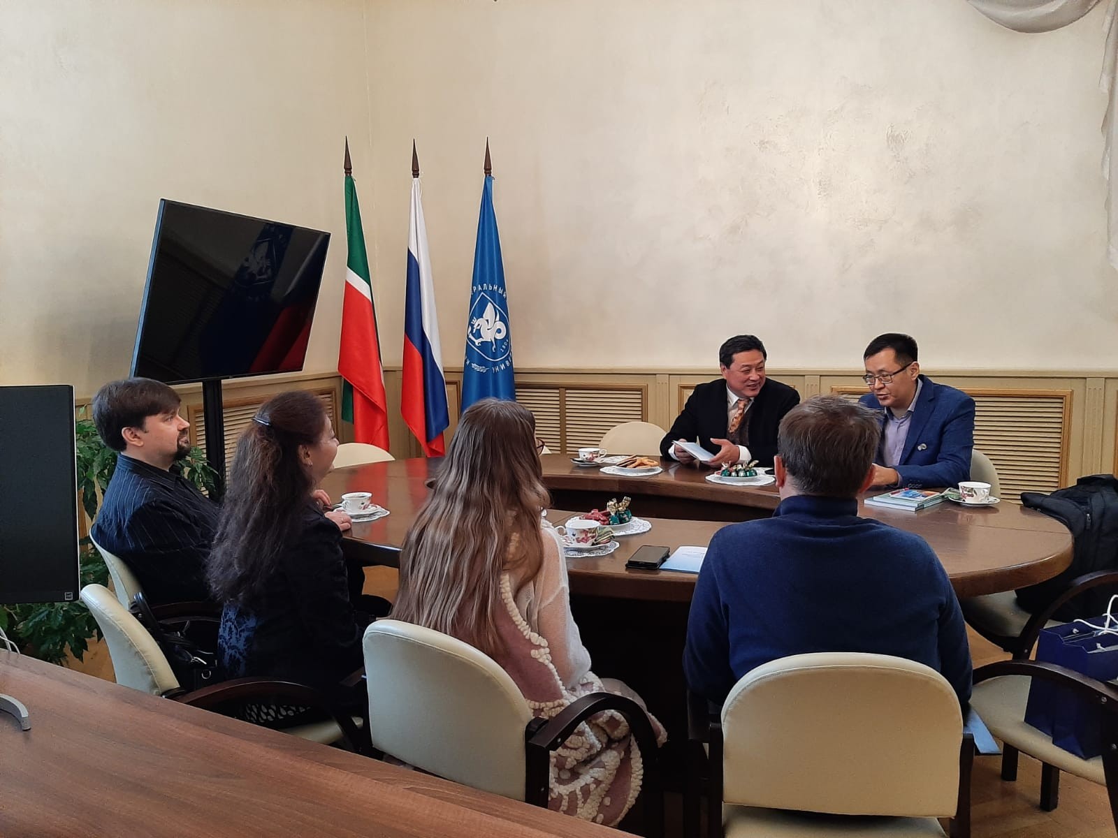 В ИМОИиВ обсудили актуальные вопросы в области монголоведения В ИМОИиВ обсудили актуальные вопросы в области монголоведения