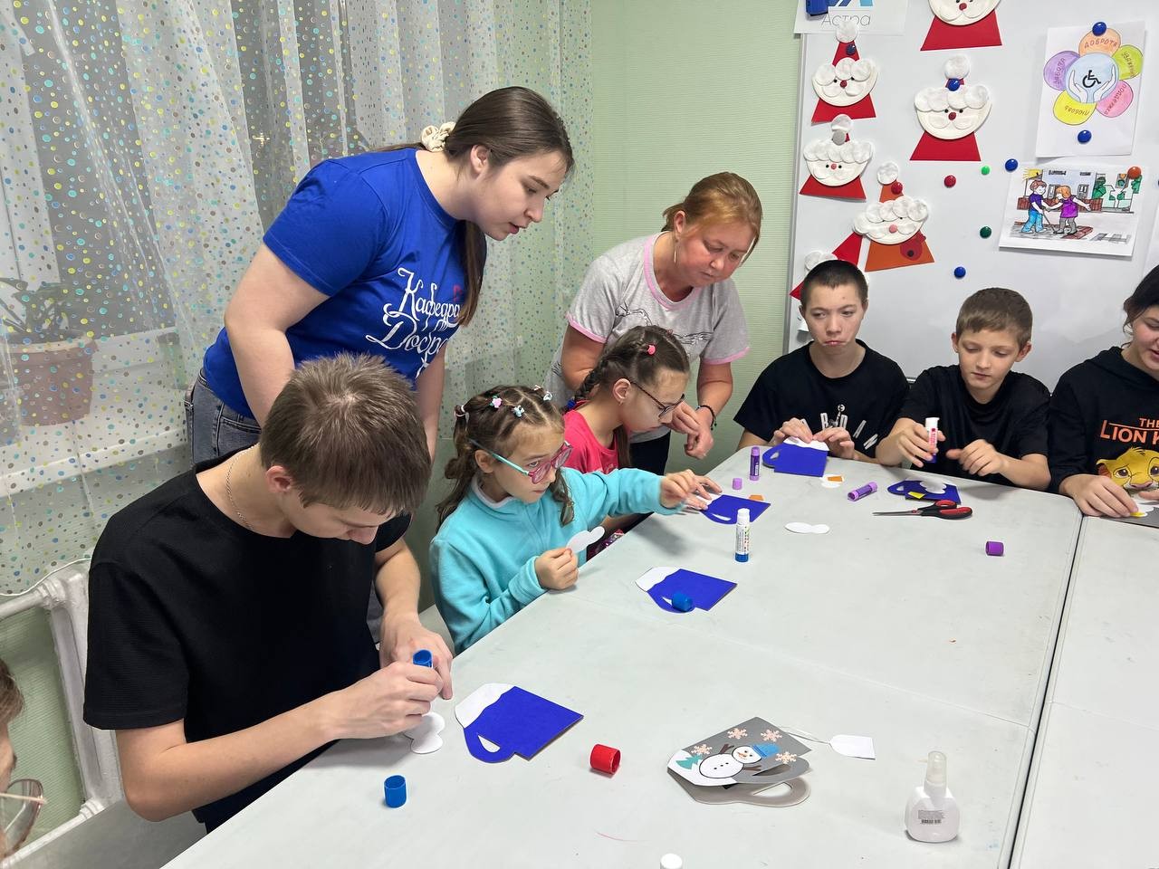 Волонтеры 'Кафедры Добра' Елабужского института КФУ провели творческий мастер-класс для детей с ОВЗ Волонтеры 'Кафедры Добра' Елабужского института КФУ провели творческий мастер-класс для детей с ОВЗ