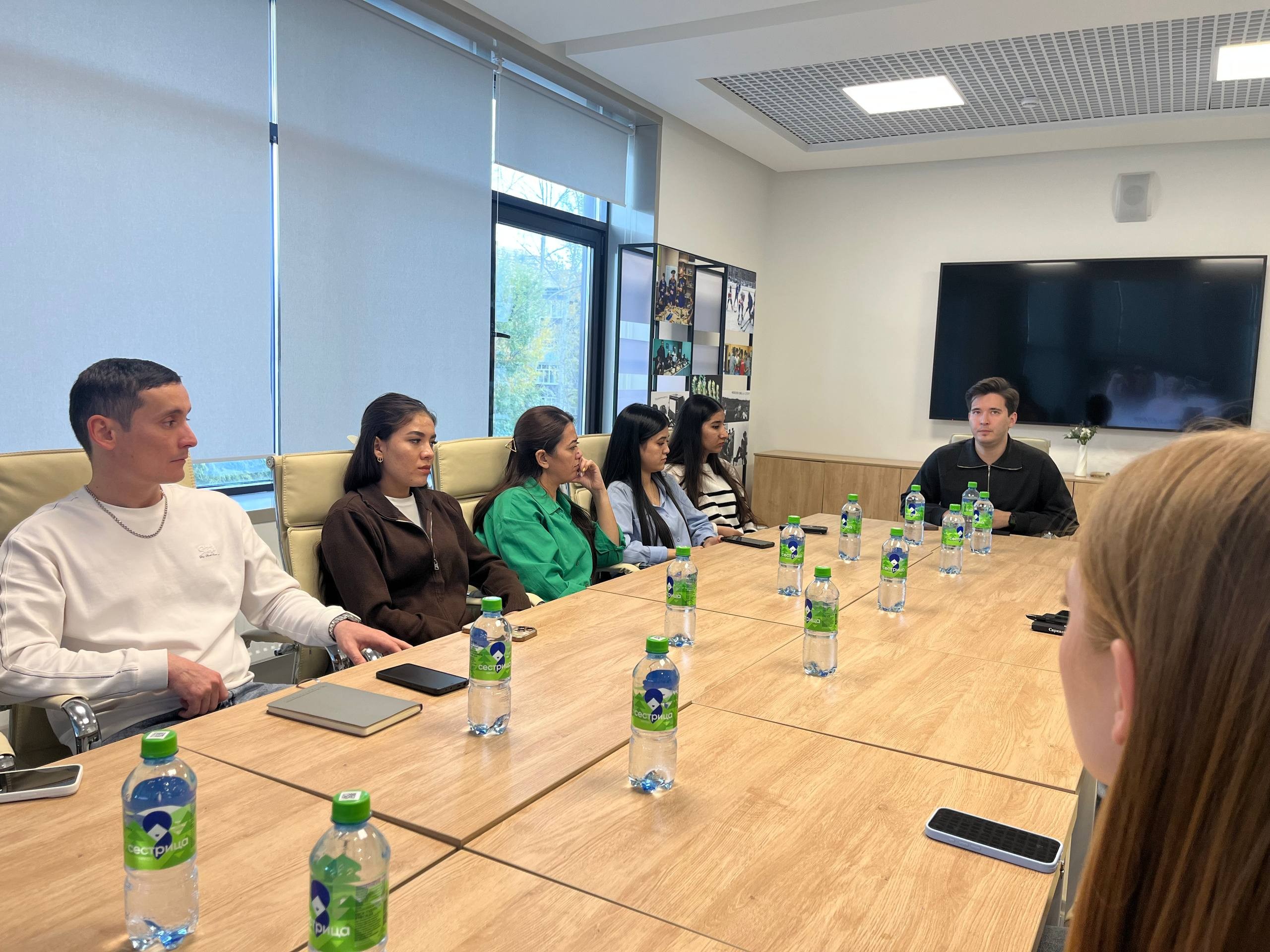 Знакомство с молодежным центром Знакомство с молодежным центром