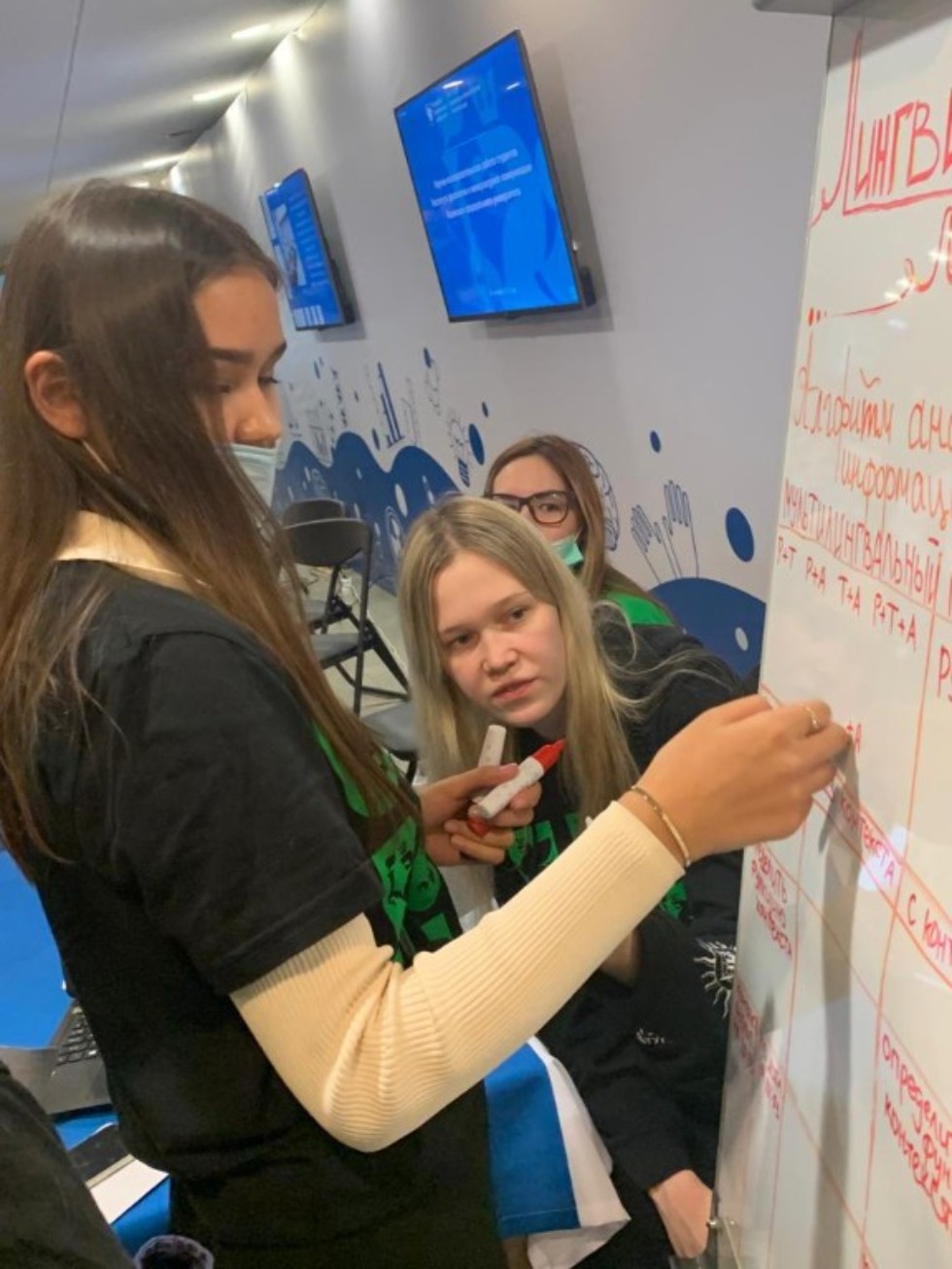 �������